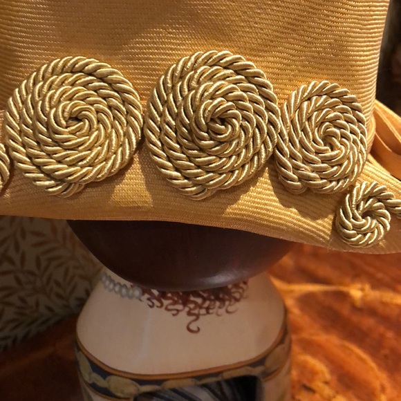 Vintage fine straw Aldolfo Realites gold hat - Picture 5 of 9